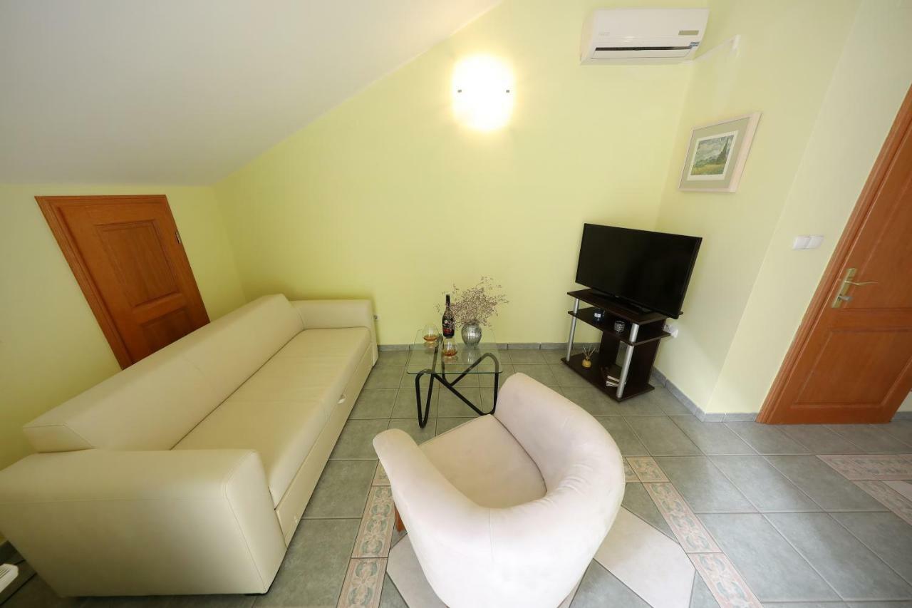 Apartments Villa Marnii Kozino Bagian luar foto