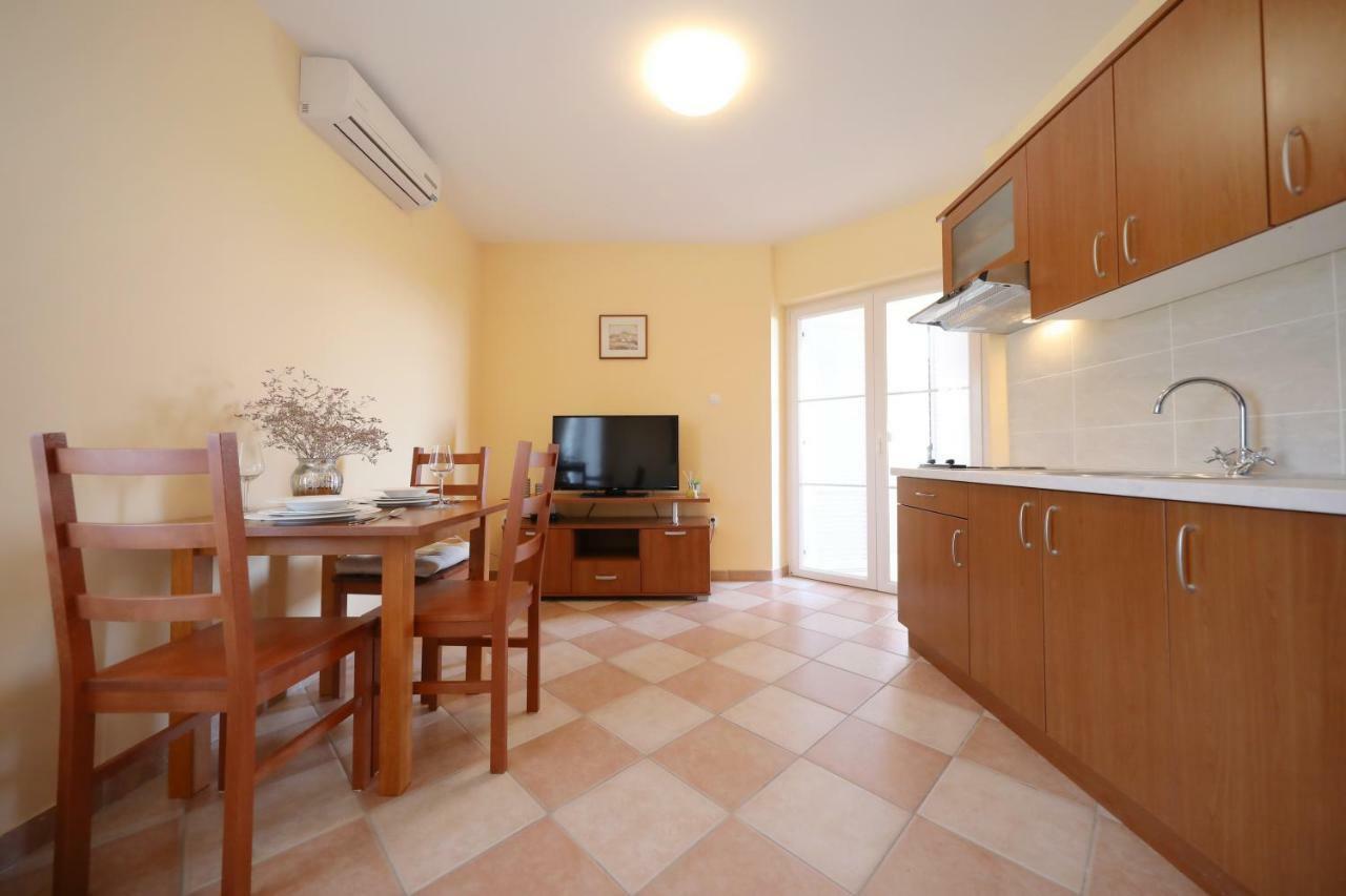 Apartments Villa Marnii Kozino Bagian luar foto