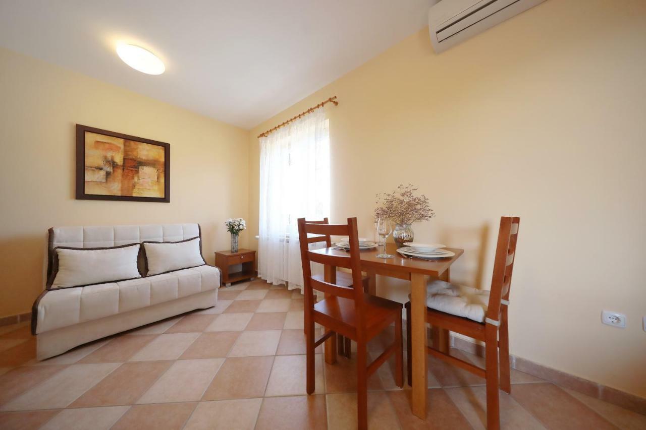 Apartments Villa Marnii Kozino Bagian luar foto